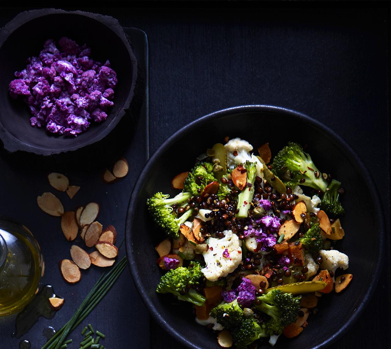 Estas sabrosas ensaladas de otoño prueban que puedes comer un tazón de verduras incluso después de que el verano termine.