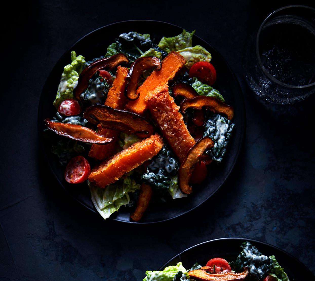 Estas sabrosas ensaladas de otoño prueban que puedes comer un tazón de verduras incluso después de que el verano termine.