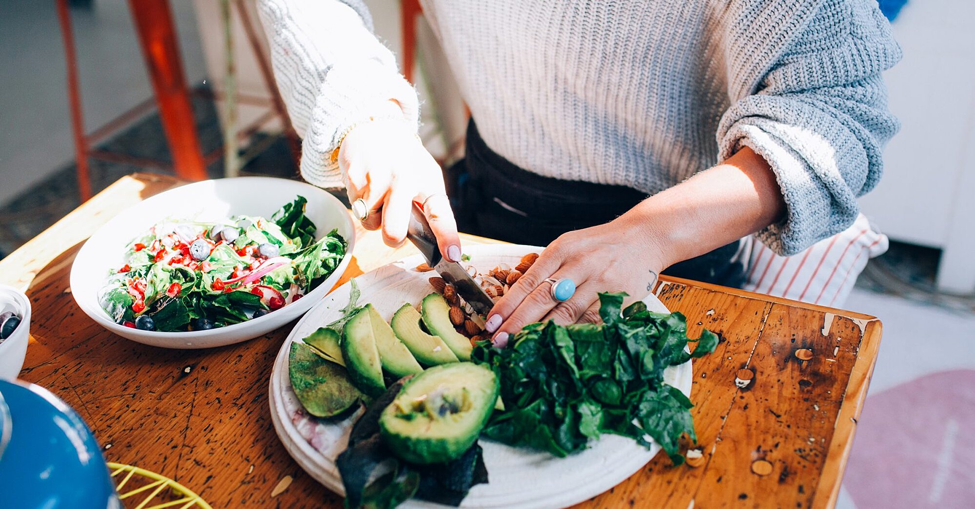 Estas sabrosas ensaladas de otoño prueban que puedes comer un tazón de verduras