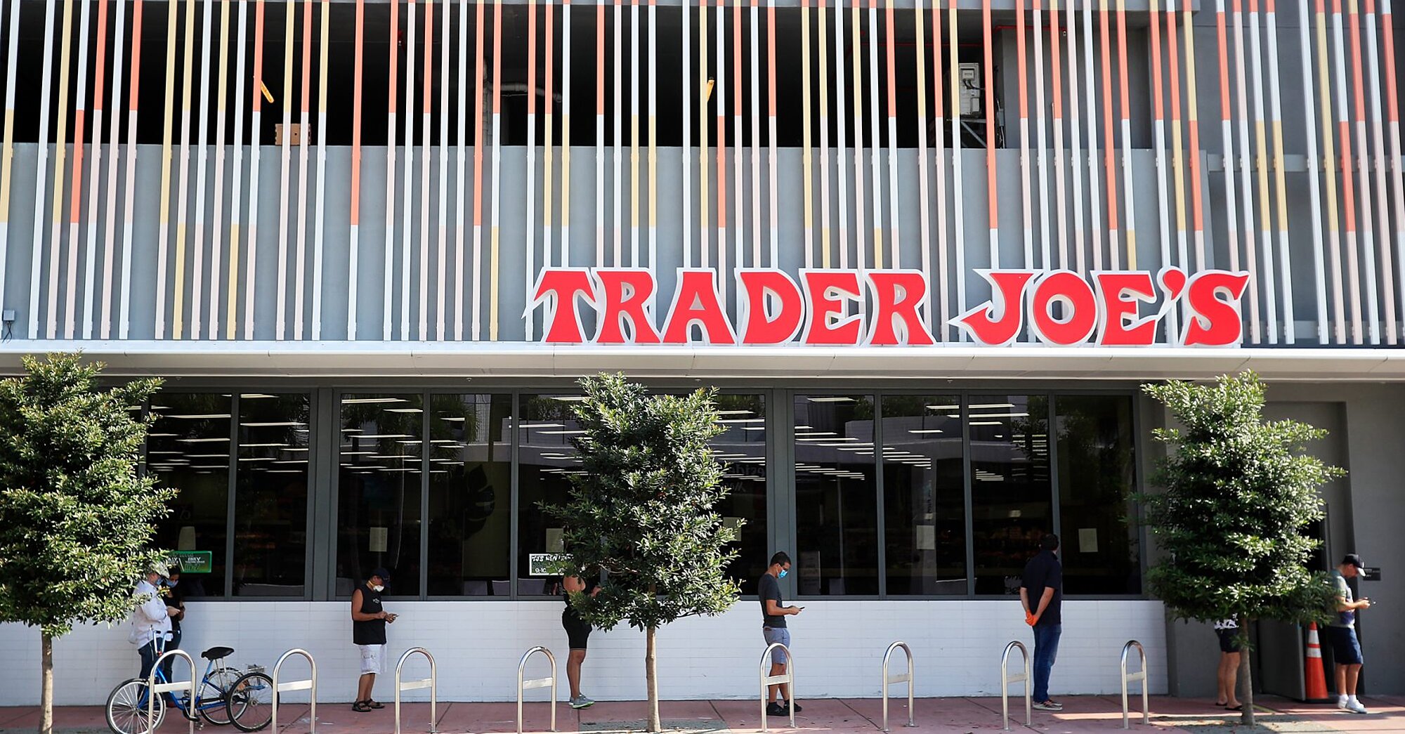 Trader Joe's está lanzando la temporada de "Todo menos las sobras"