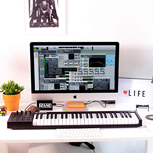 Alesis V49 - Teclado controlador USB-MIDI de 49 teclas con 8 pads sensibles retroiluminadas, 4 potenciómetros y botones asignables, y un paquete de software profesional con ProTools | First incluido Alesis V49 - Teclado controlador USB-MIDI de 49 teclas con 8 pads sensibles retroiluminadas, 4 potenciómetros y botones asignables, y un paquete de software profesional con ProTools | First incluido