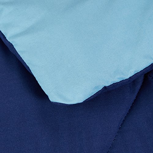 AmazonBasics - Edredón de microfibra reversible, azul marino/azul, 220 x 240 cm AmazonBasics - Edredón de microfibra reversible, azul marino/azul, 220 x 240 cm