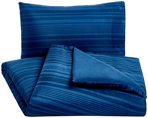 AmazonBasics - Juego de funda nórdica de microfibra ligera de microfibra, 135 x 200 cm, Azul real raya (Royal Blue Calvin Stripe)