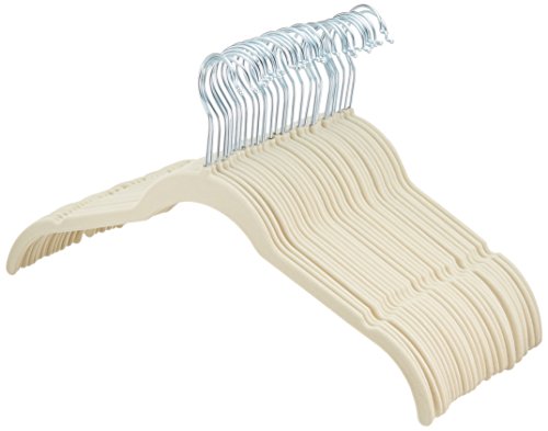 AmazonBasics - Perchas de terciopelo para camisas/vestidos - Paquete de 30, Marfil