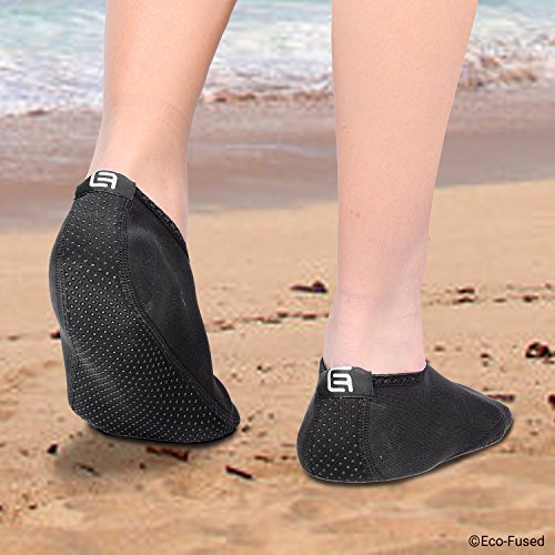 Calcetines de Agua para Mujeres – Extra Cómodos – Protege contra la Arena, Agua fría/Caliente, UV, Rocas/guijarros – Calzado fácil para Nadar, Voleibol de Playa, Snorkel, Vela, Surf, Yoga, Caminar