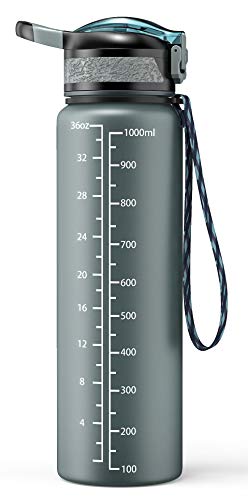 Cocoda Botella Agua Deportiva, 1000ml Botella de Agua Deportiva Sin BPA Tritan con Tapa Abatible Fácil Apertura con Un Clic, Cierre a Prueba Fugas para Senderismo al Aire Libre, Viajes de Campamento Cocoda Botella Agua Deportiva, 1000ml Botella de Agua Deportiva Sin BPA Tritan con Tapa Abatible Fácil Apertura con Un Clic, Cierre a Prueba Fugas para Senderismo al Aire Libre, Viajes de Campamento