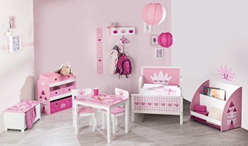 Conjunto de asientos roba 'Corona', Conjunto de muebles infantiles compuesto por dos sillas y una mesa de juegos, decoraciones con Princesas, Palacios y otros complementos en rosa.