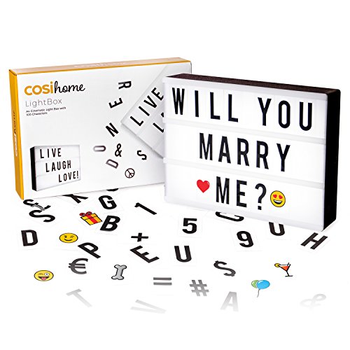 Cosi Home ™ - Caja de luz LED en formato A4 con letras, Emoji, emoticonos y símbolos para mensajes personalizados. Alimentado por batería y USB Cosi Home ™ - Caja de luz LED en formato A4 con letras, Emoji, emoticonos y símbolos para mensajes personalizados. Alimentado por batería y USB