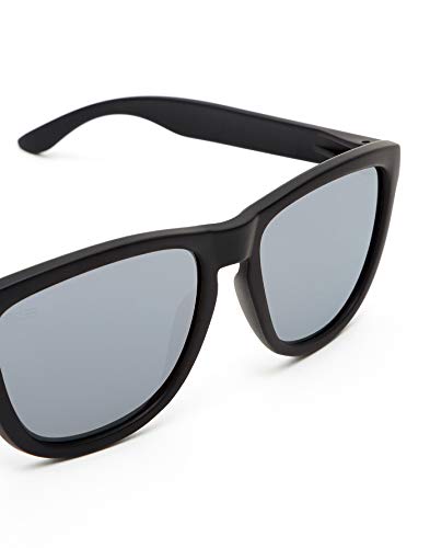 HAWKERS Gafas de Sol ONE Carbon Black, para Hombre y Mujer, con Montura Negra Mate y Lente Plata Efecto Espejo, Protección UV400