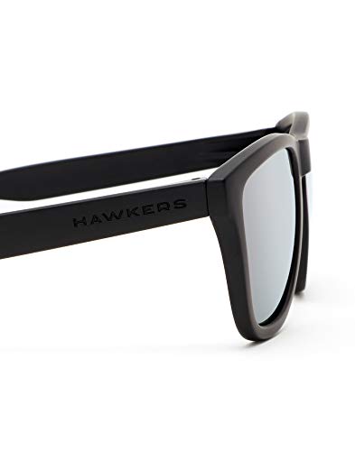 HAWKERS Gafas de Sol ONE Carbon Black, para Hombre y Mujer, con Montura Negra Mate y Lente Plata Efecto Espejo, Protección UV400 HAWKERS Gafas de Sol ONE Carbon Black, para Hombre y Mujer, con Montura Negra Mate y Lente Plata Efecto Espejo, Protección UV400