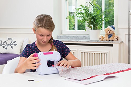 Lena- Máquina niños, Funciona con Pilas, con Hilo de Coser y Cinta métrica, Color carbón (SIMM Spielwaren 42521) Lena- Máquina niños, Funciona con Pilas, con Hilo de Coser y Cinta métrica, Color carbón (SIMM Spielwaren 42521)