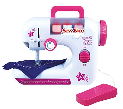 Lena- Máquina niños, Funciona con Pilas, con Hilo de Coser y Cinta métrica, Color carbón (SIMM Spielwaren 42521) Lena- Máquina niños, Funciona con Pilas, con Hilo de Coser y Cinta métrica, Color carbón (SIMM Spielwaren 42521)