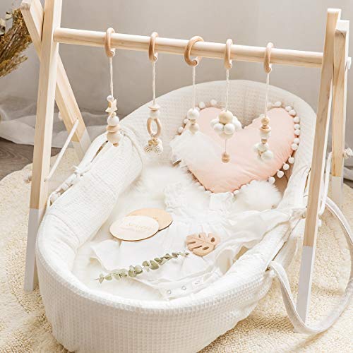 Mamimami Home Gimnasio de Madera para Bebés con 5 Juguetes para Bebés Baby Play Activity Gym Barra Colgante Marco Blanco Bola de Fieltro Regalo Recién Nacido (Blanco)