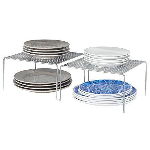 mDesign Juego de 2 estantes de cocina – Soportes para platos de metal – Pequeños organizadores de armarios para tazas, platos, alimentos, etc. – plateado