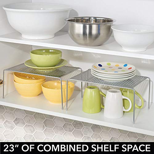 mDesign Juego de 2 estantes de cocina – Soportes para platos individuales de metal – Pequeños organizadores de armarios para tazas, platos, alimentos, etc. – plateado mDesign Juego de 2 estantes de cocina – Soportes para platos individuales de metal – Pequeños organizadores de armarios para tazas, platos, alimentos, etc. – plateado