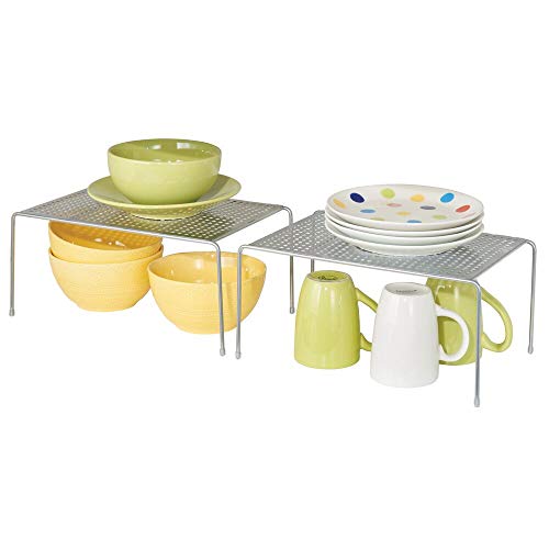 mDesign Juego de 2 estantes de cocina – Soportes para platos individuales de metal – Pequeños organizadores de armarios para tazas, platos, alimentos, etc. – plateado mDesign Juego de 2 estantes de cocina – Soportes para platos individuales de metal – Pequeños organizadores de armarios para tazas, platos, alimentos, etc. – plateado