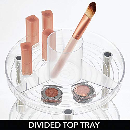 mDesign Plataforma giratoria para cosméticos – Elegante Organizador de Maquillaje para loción, cosméticos y brochas – Expositor Giratorio Redondo de 2 Niveles para baño y tocador – Transparente