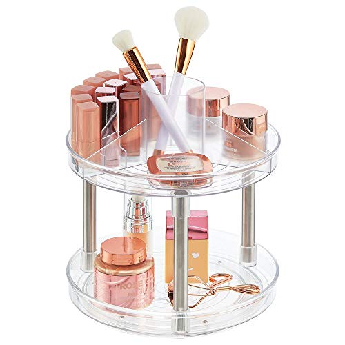 mDesign Plataforma giratoria para cosméticos – Elegante Organizador de Maquillaje para loción, cosméticos y brochas – Expositor Giratorio Redondo de 2 Niveles para baño y tocador – Transparente