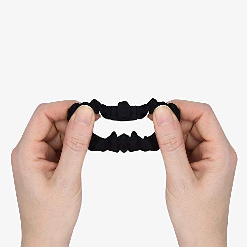 Navaris 2x Coletero de seda para pelo - Gomas para el cabello forradas en tela - Pack de 2x cinta elástica para moños trenzas - Scrunchies en negro Navaris 2x Coletero de seda para pelo - Gomas para el cabello forradas en tela - Pack de 2x cinta elástica para moños trenzas - Scrunchies en negro