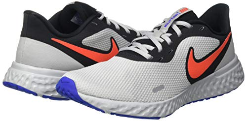 Nike Revolution 5, Running Shoe Hombre, Black/Chile Red-Light Smoke Grey, 41 EU
