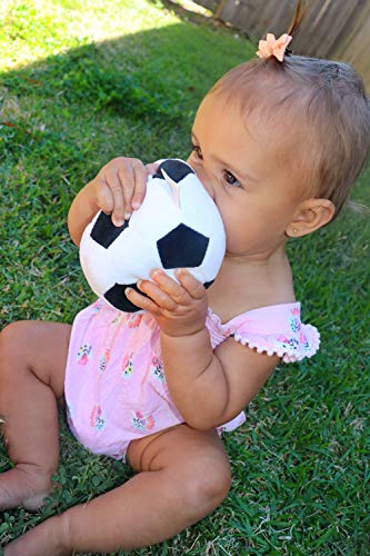 Playgro Mi Primera Pelota de Fútbol, Sonajero Integrado, Desde los 6 Meses, My First Soccer Ball, Negro/Blanco, 40043