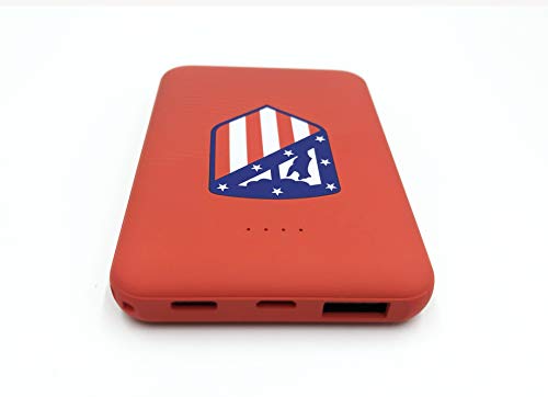 Power Bank- Bateria Externa para móvil. Producto Oficial Atletico de Madrid 5.000 mAh. Entrada Tipo C y micro USB. Salida USB. Tamaño pequeño y ligero.