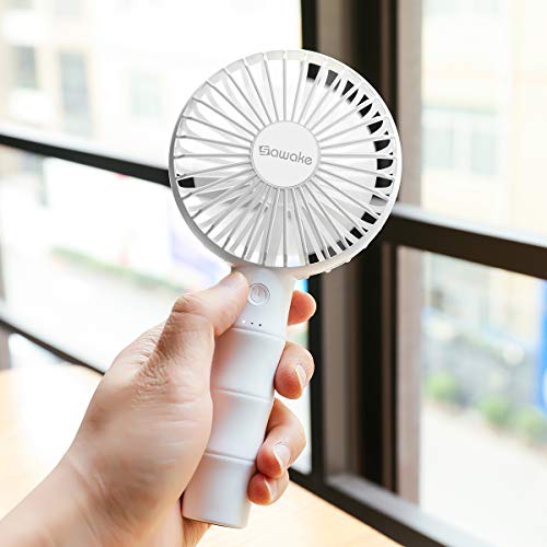 SAWAKE Mini Ventilador de Mano 2600mAh, Ventilador Portátil Recargable con Carga USB y Base, Hand Fan Personal con 3 Velocidades Ajustable de 3-10H para Oficina Hogar Exterior Viaje Acampada(Blanco) SAWAKE Mini Ventilador de Mano 2600mAh, Ventilador Portátil Recargable con Carga USB y Base, Hand Fan Personal con 3 Velocidades Ajustable de 3-10H para Oficina Hogar Exterior Viaje Acampada(Blanco)