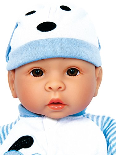 Small Foot Company La linda muñeca "Benno" con muchos accesorios (manta, sombrero, peleles y botella) y una cara finamente dibujada, se ve particularmente real Small Foot Company La linda muñeca "Benno" con muchos accesorios (manta, sombrero, peleles y botella) y una cara finamente dibujada, se ve particularmente real