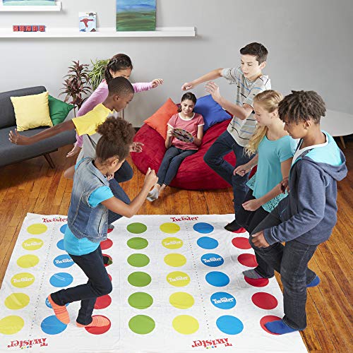 Twister Ultimate: Alfombrilla más Grande, más Puntos de Color, Familia, Juego de Fiesta para niños a Partir de 6 años; Compatible con Alexa (Exclusivo de Amazon)