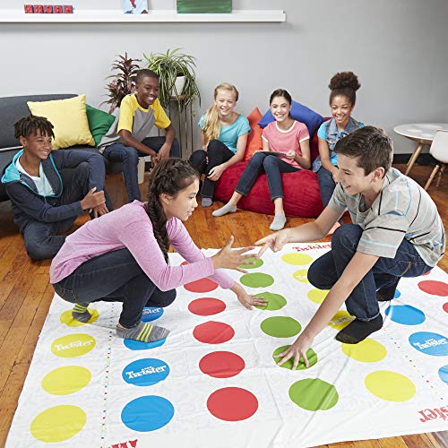 Twister Ultimate: Alfombrilla más Grande, más Puntos de Color, Familia, Juego de Fiesta para niños a Partir de 6 años; Compatible con Alexa (Exclusivo de Amazon) Twister Ultimate: Alfombrilla más Grande, más Puntos de Color, Familia, Juego de Fiesta para niños a Partir de 6 años; Compatible con Alexa (Exclusivo de Amazon)