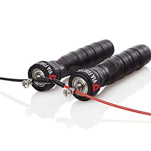 VIA FORTIS Comba (con pesos – Speed Rope para calist henics, Crossfit, cajas y fitness – con rodamiento de bolas, 2 cuerdas de acero y funda – para todos los tamaños Cuerpo (Longitud Ajustable) VIA FORTIS Comba (con pesos – Speed Rope para calist henics, Crossfit, cajas y fitness – con rodamiento de bolas, 2 cuerdas de acero y funda – para todos los tamaños Cuerpo (Longitud Ajustable)