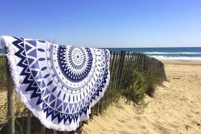 ZUOAO Toalla de Playa Redondo Microfibra Tapiz de Pared Indian Mandala, Manta Multi-funcional para Yoga/Gimnasio/Baño/Picnic/Decoración/Viaje, Blanco y Azul