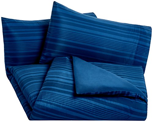 AmazonBasics - Juego de funda nórdica de microfibra ligera de microfibra, 260 x 220 cm, Azul real raya (Royal Blue Calvin Stripe)