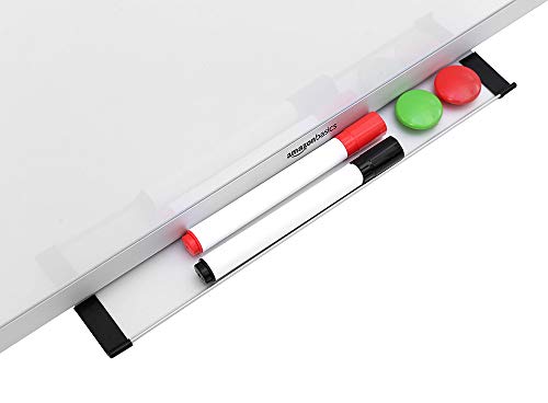 AmazonBasics - Pizarra blanca magnética con bandeja para rotuladores y marco de aluminio, 60 x 90 cm