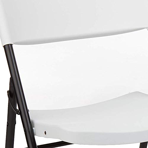 AmazonBasics - Silla de plástico plegable, capacidad de 157,5 kg, blanco, set de 2