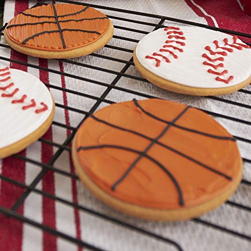 Ann Clark Cookie Cutters Juego de 3 cortadores de galletas baloncesto/voleibol con libro de recetas, camiseta sin mangas, balón y zapatilla de deporte