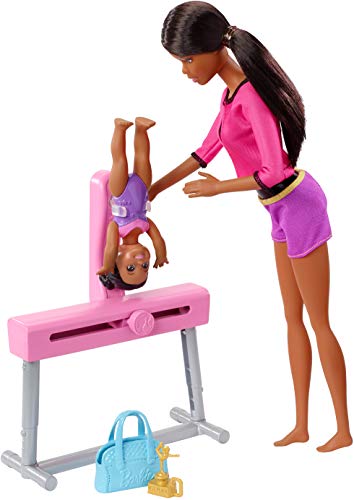 Barbie Quieo Ser Gimnasta artística - Muñeca morena con niña y accesorios (Mattel FXP40)