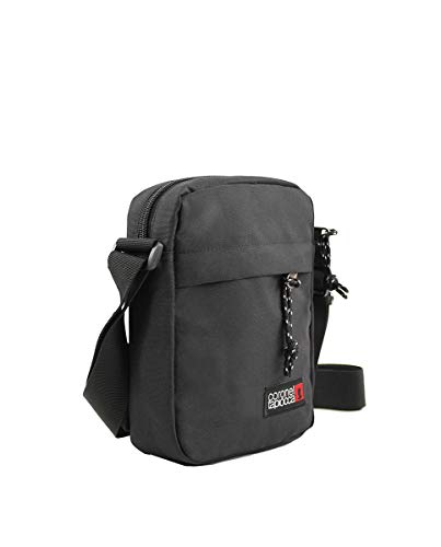 Bolso para Hombre Bolso Bandolera Coronel Tapiocca Casual con Solapa Bolsillos y Cremallera Denim 17.5x22x5.5 cm Negro Bolso para Hombre Bolso Bandolera Coronel Tapiocca Casual con Solapa Bolsillos y Cremallera Denim 17.5x22x5.5 cm Negro