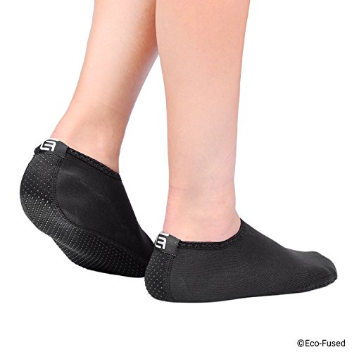 Calcetines de Agua para Mujeres – Extra Cómodos – Protege contra la Arena, Agua fría/Caliente, UV, Rocas/guijarros – Calzado fácil para Nadar, Voleibol de Playa, Snorkel, Vela, Surf, Yoga, Caminar Calcetines de Agua para Mujeres – Extra Cómodos – Protege contra la Arena, Agua fría/Caliente, UV, Rocas/guijarros – Calzado fácil para Nadar, Voleibol de Playa, Snorkel, Vela, Surf, Yoga, Caminar