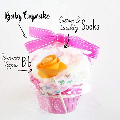 Canastilla Ecológica con Cosméticos de Caléndula, un Cupcake (Babero+ Calcetines en Algodón), Esponja natural, Mordedor Refrigerante, 2 Flores hechas con Calcetines | Para Niñas