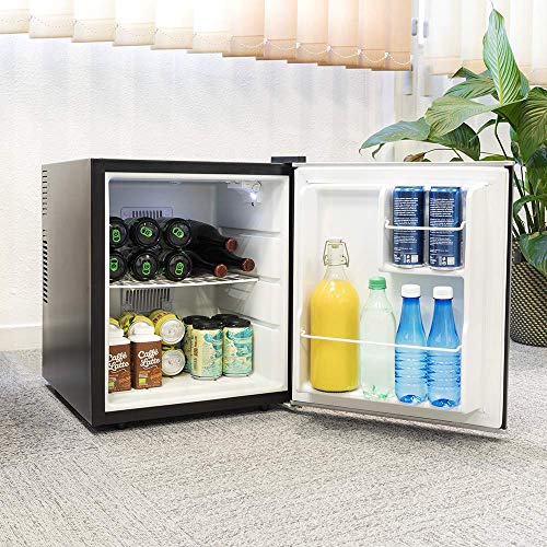 Cecotec mini bar GrandCooler 10000 Silent Black, de 46 L de capacidad, eficiencia energética A+, tecnología termoeléctrica, silencioso, luz LED interior y sistema Auto Defrost.