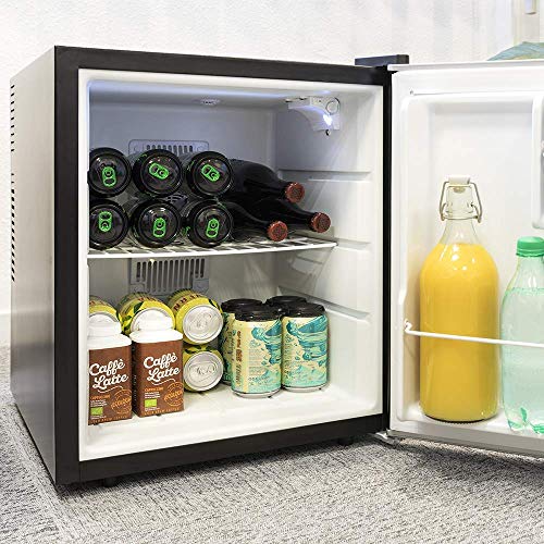 Cecotec mini bar GrandCooler 10000 Silent Black, de 46 L de capacidad, eficiencia energética A+, tecnología termoeléctrica, silencioso, luz LED interior y sistema Auto Defrost. Cecotec mini bar GrandCooler 10000 Silent Black, de 46 L de capacidad, eficiencia energética A+, tecnología termoeléctrica, silencioso, luz LED interior y sistema Auto Defrost.