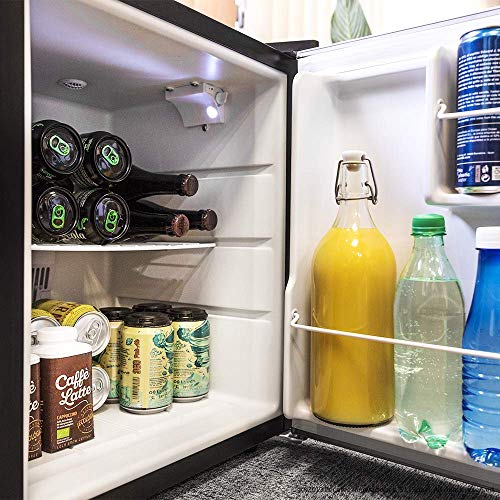 Cecotec mini bar GrandCooler 10000 Silent Black, de 46 L de capacidad, eficiencia energética A+, tecnología termoeléctrica, silencioso, luz LED interior y sistema Auto Defrost. Cecotec mini bar GrandCooler 10000 Silent Black, de 46 L de capacidad, eficiencia energética A+, tecnología termoeléctrica, silencioso, luz LED interior y sistema Auto Defrost.