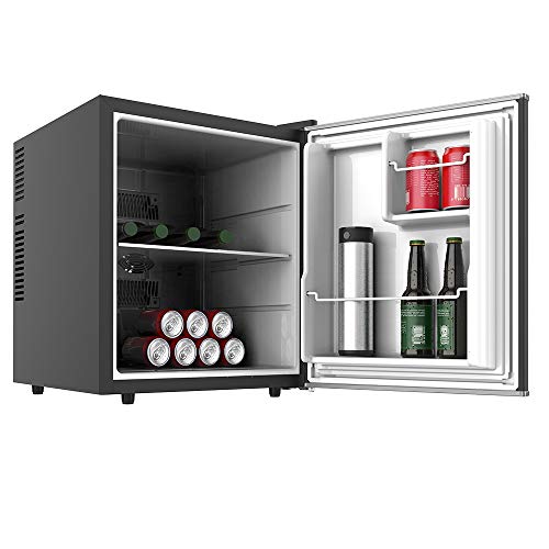 Cecotec mini bar GrandCooler 10000 Silent Black, de 46 L de capacidad, eficiencia energética A+, tecnología termoeléctrica, silencioso, luz LED interior y sistema Auto Defrost.