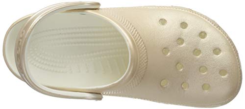 Crocs Classic Metallic Clog, Zuecos Unisex Adulto, Beige (Champagne 96o), 36/37 EU Crocs Classic Metallic Clog, Zuecos Unisex Adulto, Beige (Champagne 96o), 36/37 EU