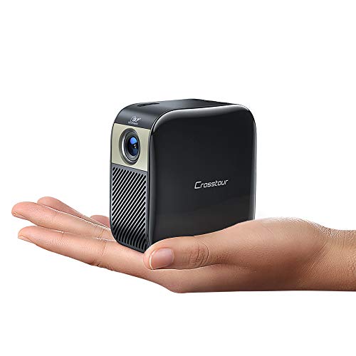 Crosstour Mini Proyector Portátil, Pico DLP Proyector Soporte Full HD con Batería Cine en Casa LED Soporte PC Firestick PS4 Dongle (Cable HDMI/USB Incluido) Crosstour Mini Proyector Portátil, Pico DLP Proyector Soporte Full HD con Batería Cine en Casa LED Soporte PC Firestick PS4 Dongle (Cable HDMI/USB Incluido)
