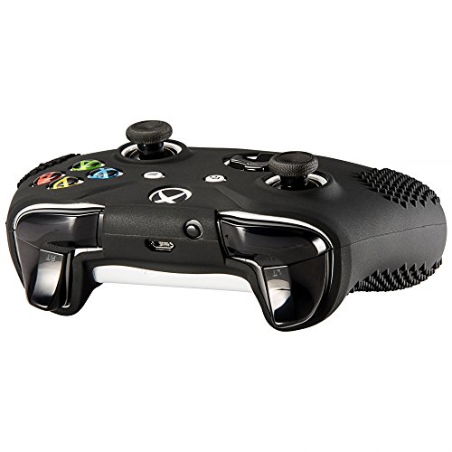 eXtremeRate Funda Silicona para Mando Xbox One Carcasa Suave Cubierta Antideslizante Protectora para Mando Controlador de Xbox One S/X con Dos Grips de Joyticks(Negro)