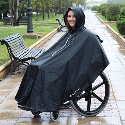 GOTITA – Poncho Impermeable para Silla de Ruedas – Chubasquero Universal – Capa de Lluvia para Silla de Ruedas fácil de Usar. Poncho de diseño Italiano (Azul Marino)