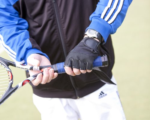 Guante Deportivo Sin Dedos Gripeeze para Entrenamiento con Pesas, Máquina de Remo, Deportes de Raqueta, Máquinas de Gimnasio y Mucho Más - Pequeño - Negro – Guante Mano Derecha Sólo Guante Deportivo Sin Dedos Gripeeze para Entrenamiento con Pesas, Máquina de Remo, Deportes de Raqueta, Máquinas de Gimnasio y Mucho Más - Pequeño - Negro – Guante Mano Derecha Sólo