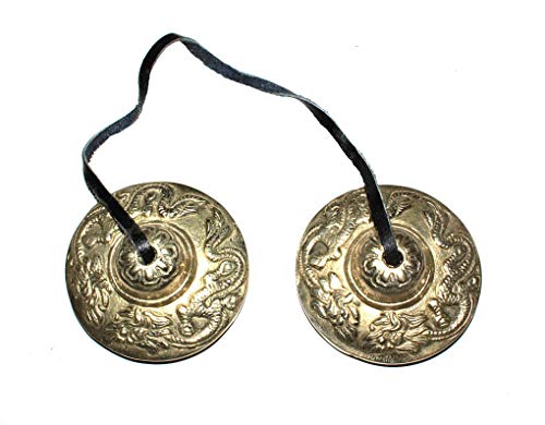 HERMOSA BUDISTAS TIBETANOS Chakra del Corazón Tingsha CYMBALS Reik, CLARO I ESPACIO , AID meditación, la música , sobre el cordón de cuero ; 6cm DIA. RELIEVE CON 2 TIBETANOS dragones ; IDEA REGALO inusual único - Vendido por dones espirituales . Por lo ge